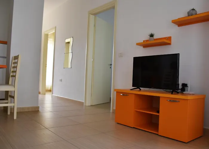 Leta's Apartments, Vacation Apartmán Plazhi San Pietro